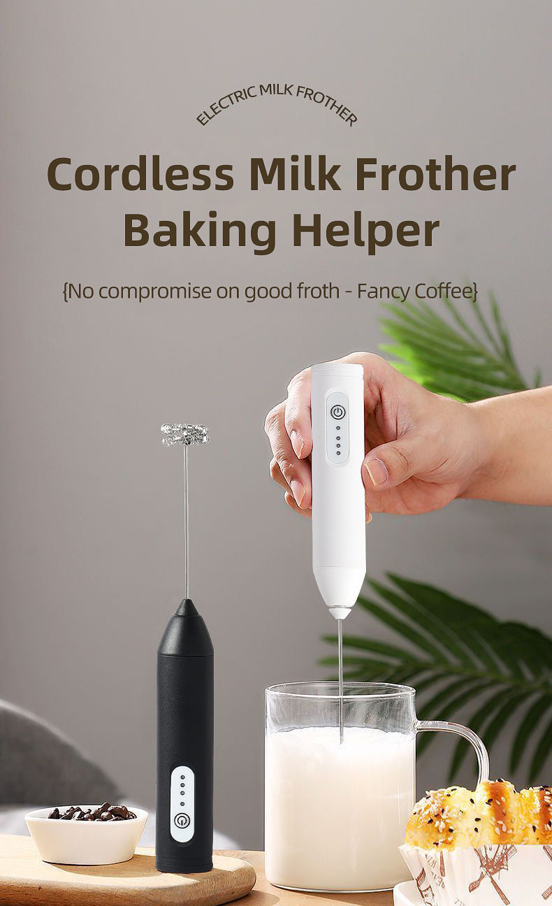 BNMQ milk frother kitchen lifestyle use | Utilisation en cuisine du fouet à lait BNMQ